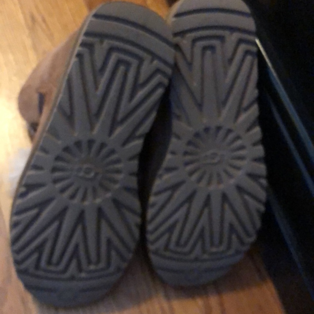 Uggs - image 3